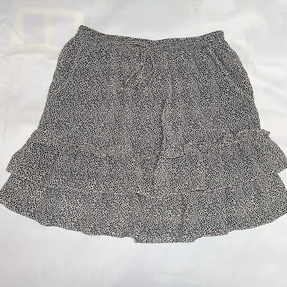 Sienna Sky skirt medium‎ black and cream with pockets